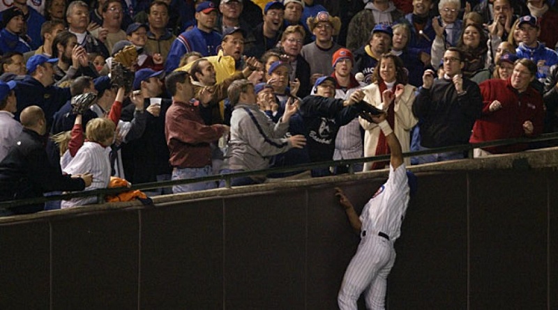 Cosa succede se uno spettatore ruba la palla da baseball?