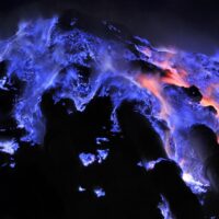 Un vulcano può eruttare lava blu?